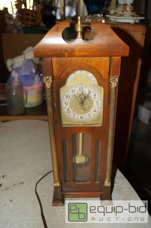 lot 8082 image: Vintage Electric Miniature Grandfather Clock