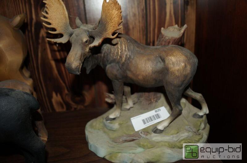 lot 809 image: Whiskey Decanter Moose Ceramic Vintage Ski Country KY
