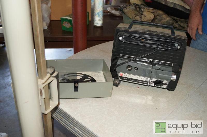 lot 8095 image: Vintage GAF Ansovision Projector & Screen