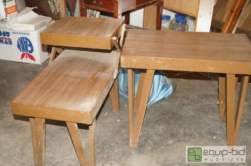 lot 8097 image: Pair of Mid Century Modern End Tables