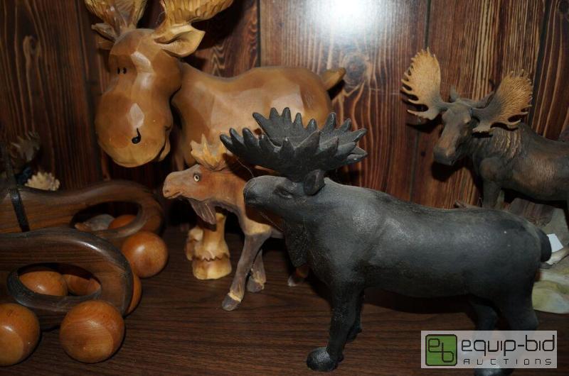 lot 810 image: Group 3 Wooden Moose 1 Carved vintage
