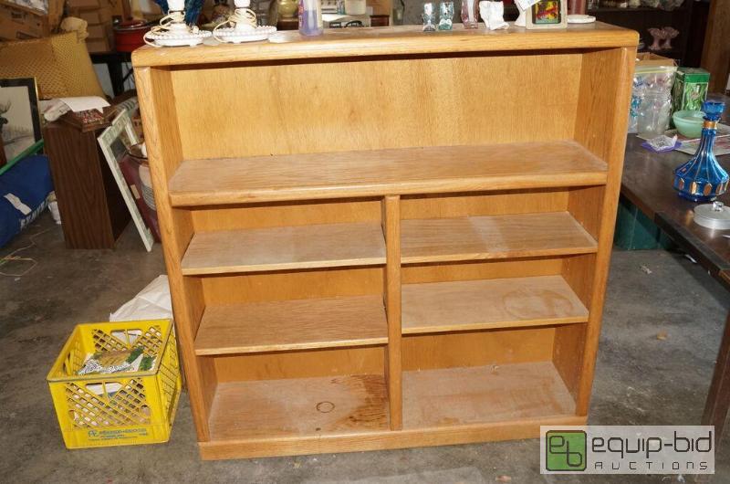 lot 8113 image: Large Solid Oak Cabinet