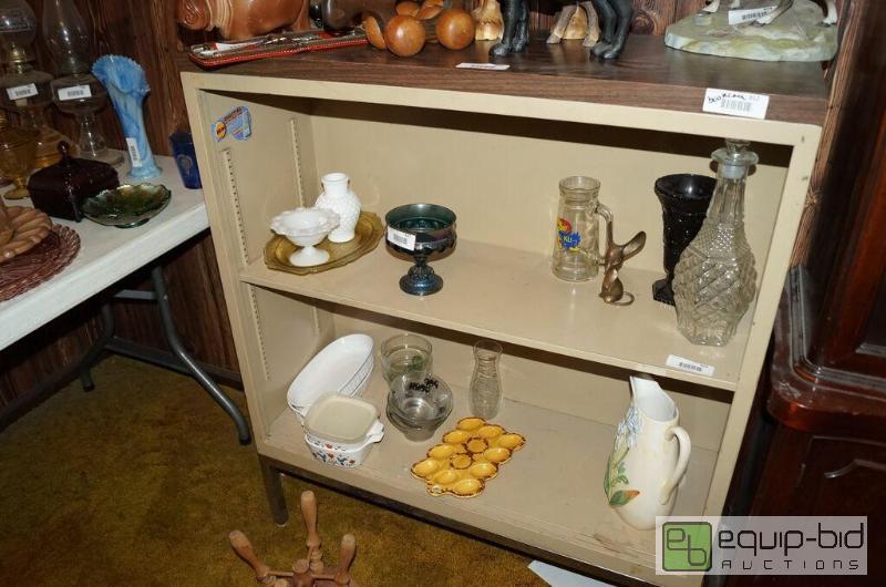 lot 812 image: Vintage Metal Library bookcase 2 shelf