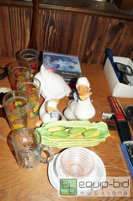 lot 816 image: Large Lot - 1950s Ice Tea Glasses, Family of Ceramic Ducks, Pink Depression, Corn Cobs, Xmas, MORE