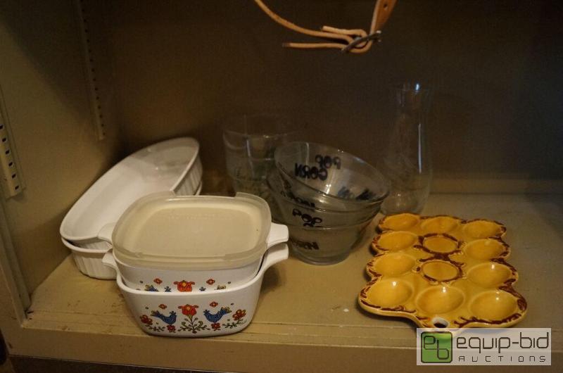 lot 8188 image: Vintage Group includes PYREX Friendship Casaroles, other Cassaroles, Deviled Egg tray, Popcorn Bowls