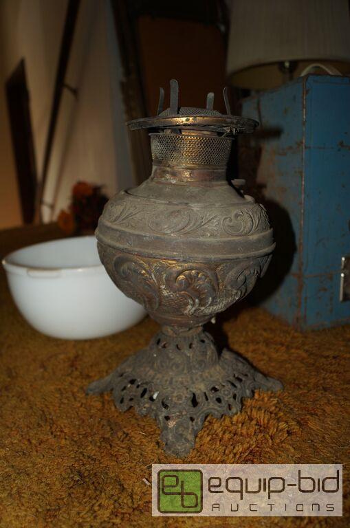 lot 8192 image: Antique Banquet Kerosene Oil Lamp - Bronzed Tin with Cast Iron Base