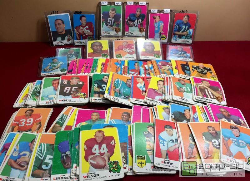 lot 1047 image: HUGE VINTAGE NFL FOOTBALL LOT - 200  CARDS - BOOK VALUE $400  BUTKUS - GRIESE - SAYERS - CHIEFS 
