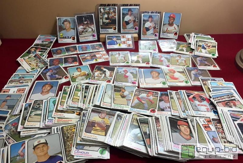 lot 1050 image: 1973 TOPPS VINTAGE LOT - BOOK VALUE $375  FILLED WITH STARS -OVER 300 CARDS - YOGI BERRA - GIBSON 