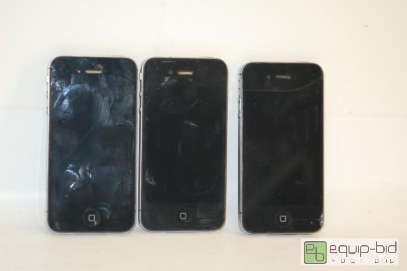 lot 2010 image: LOT OF 3 IPHONE 4 (FOR PARTS ONLY)