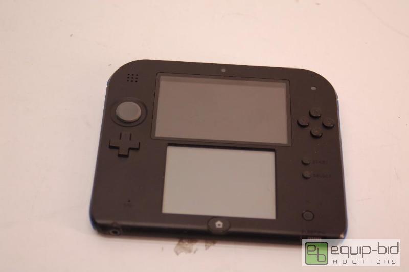 lot 2014 image: NINTENDO 2DS