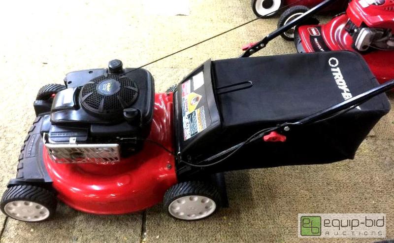 lot 130 image: TROY BILT 6 HP 21 LAWNMOWER WITH BAG