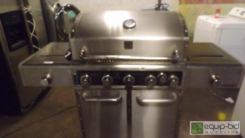 lot 268 image: gas grill