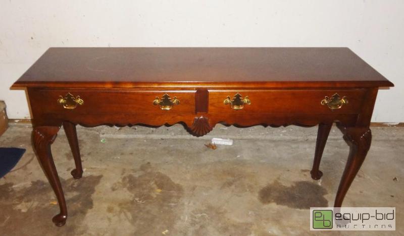 lot 103 image: Queen Anne cherry wood sofa table
