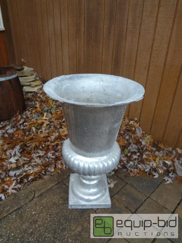 lot 142 image: Metal Outdoor Planter