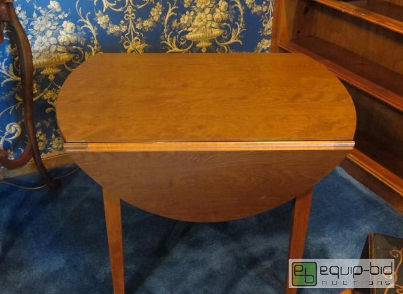 lot 15 image: HITCHCOCK table