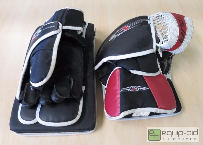 lot 150 image: Goalie Gloves