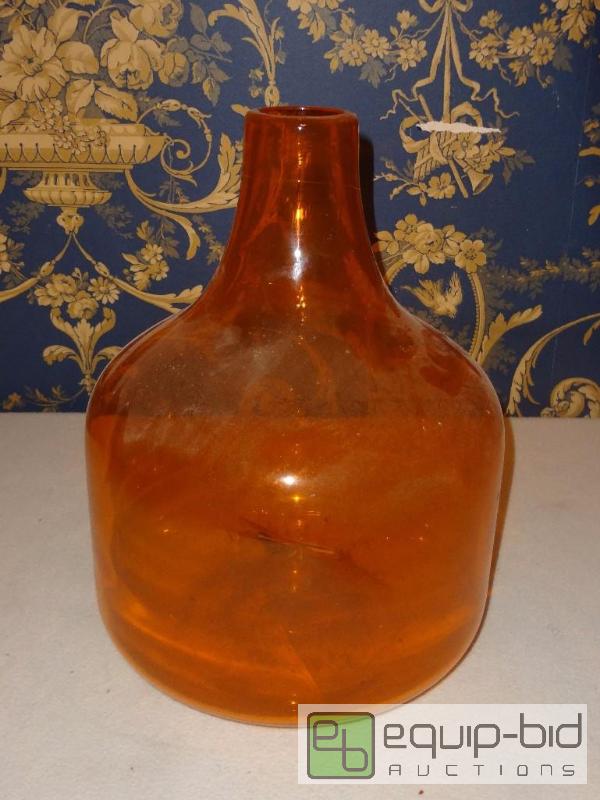 lot 153 image: Mid-Century Flower Vase