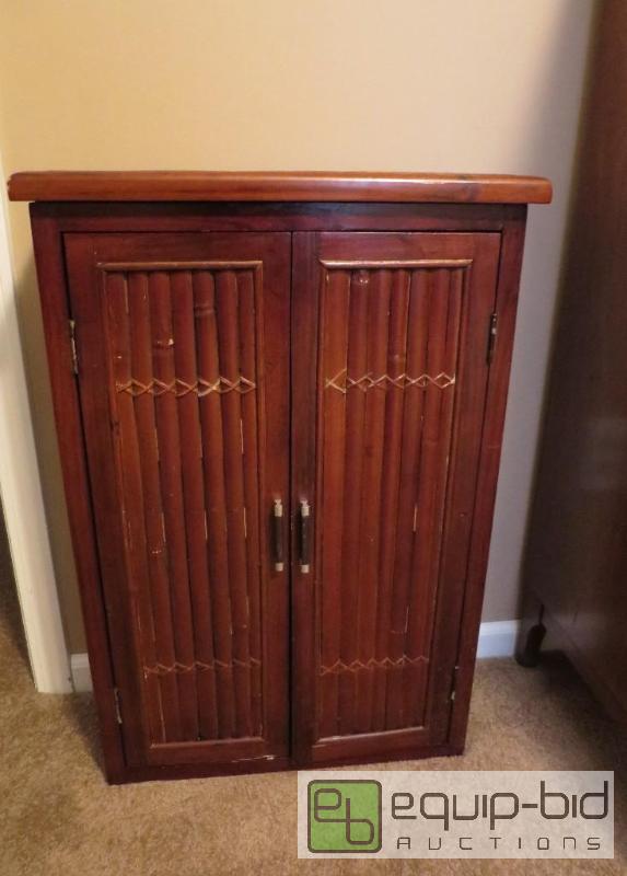 lot 168 image: Cherry Bamboo Display Case