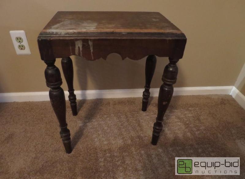 lot 170 image: Side Table