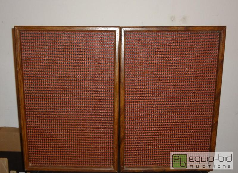 lot 189 image: Vintage Sansui Speakers
