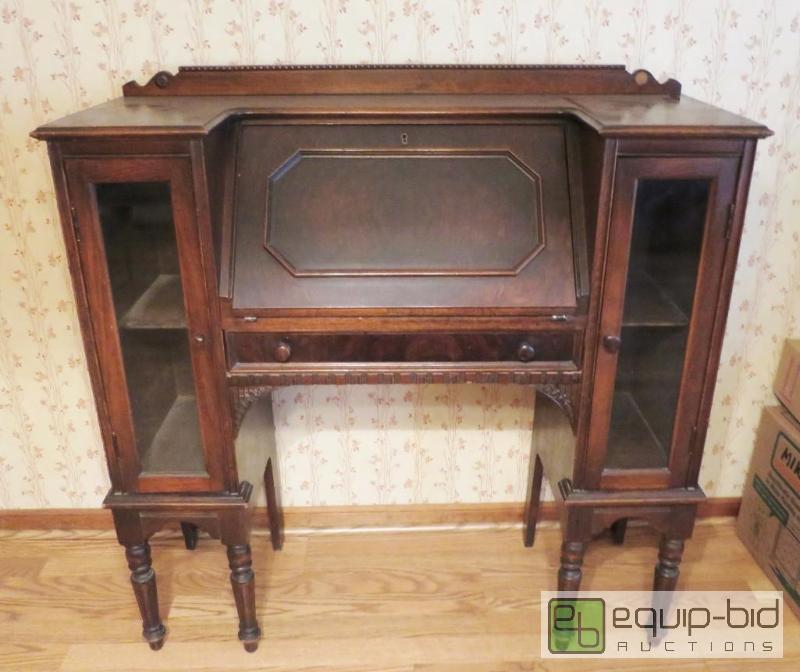 lot 21 image: Beautiful Antique Writing Desk