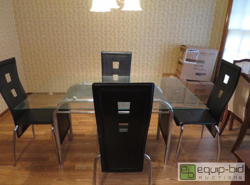 lot 22 image: Modern Dining Room Table with 4 Highback Chairs