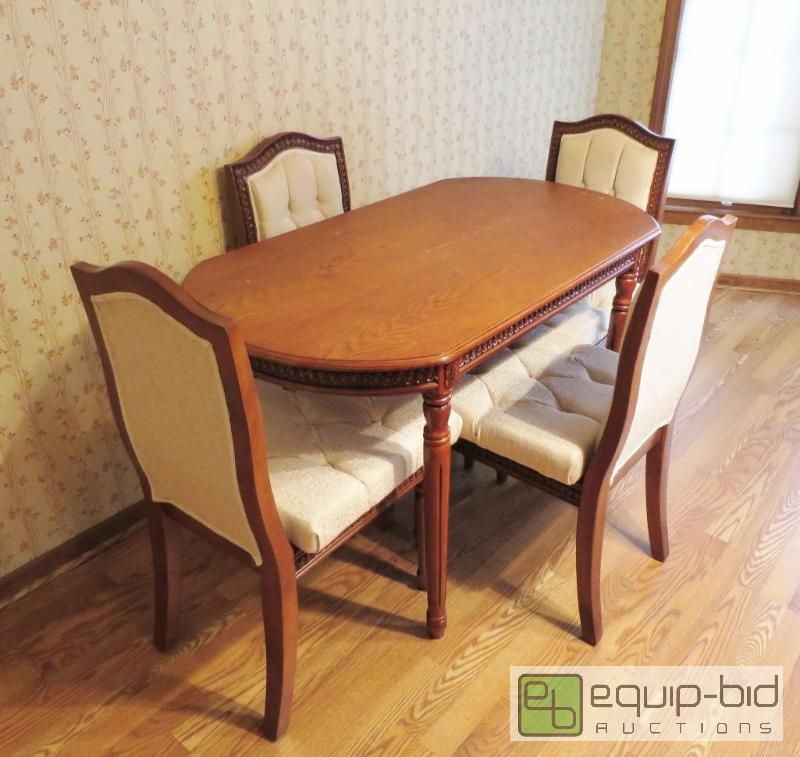 lot 23 image: Dining Room Table
