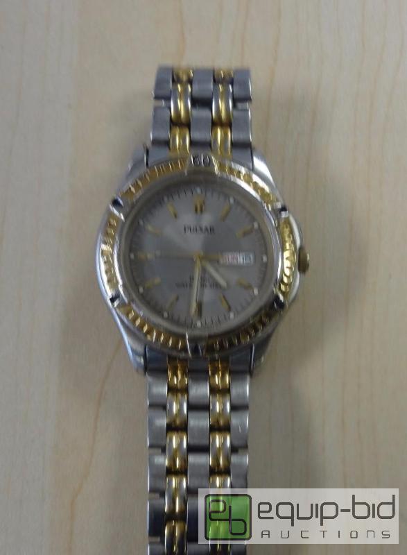 lot 233 image: Mens Watch