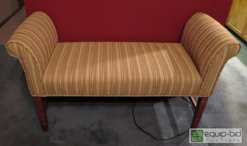 lot 24 image: Fainting Sofa