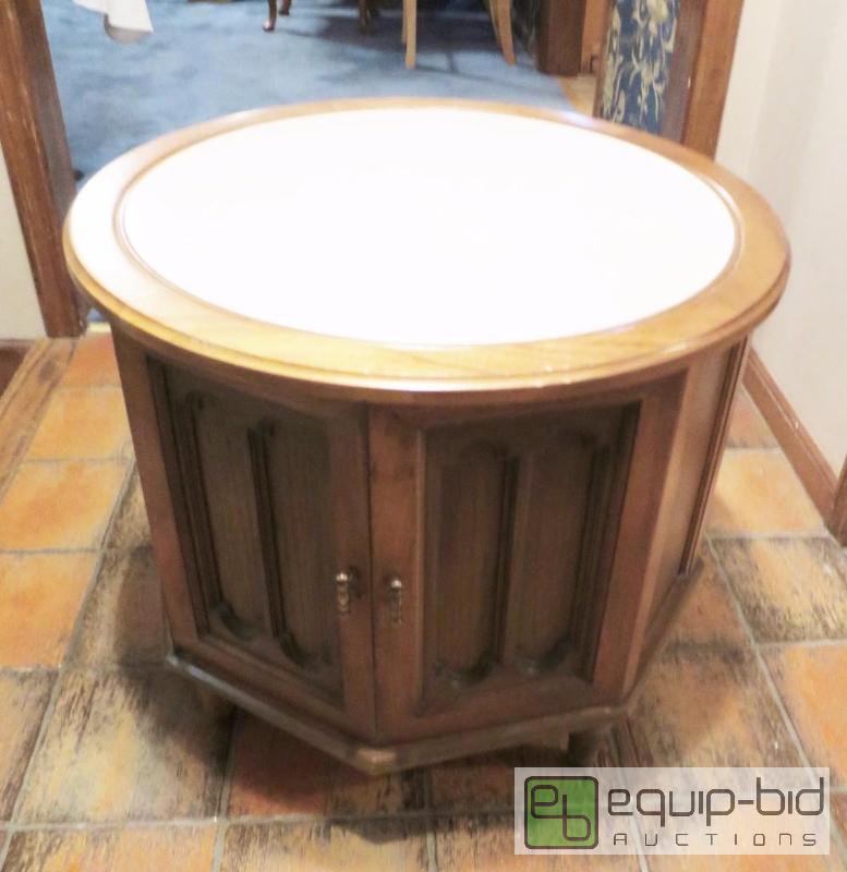 lot 25 image: Mid Century Modern Octagonal Side Table