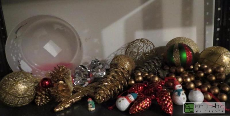 lot 259 image: MISC CHRISTMAS ITEMS