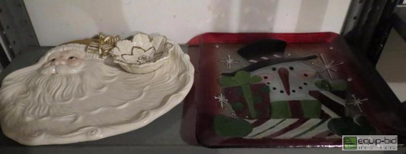 lot 261 image: CHRISTMAS SERVING TRAYS
