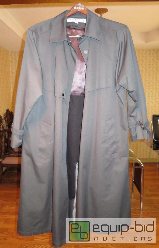 lot 275 image: Evan Picone Long Coat Size 14