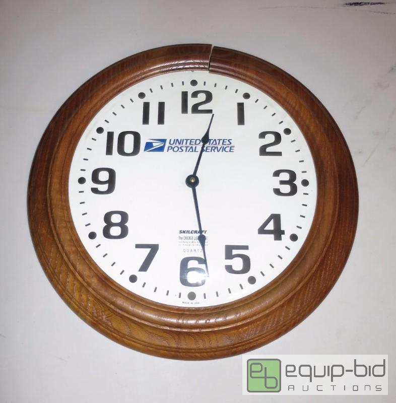 lot 283 image: US Post Office Wall Clock