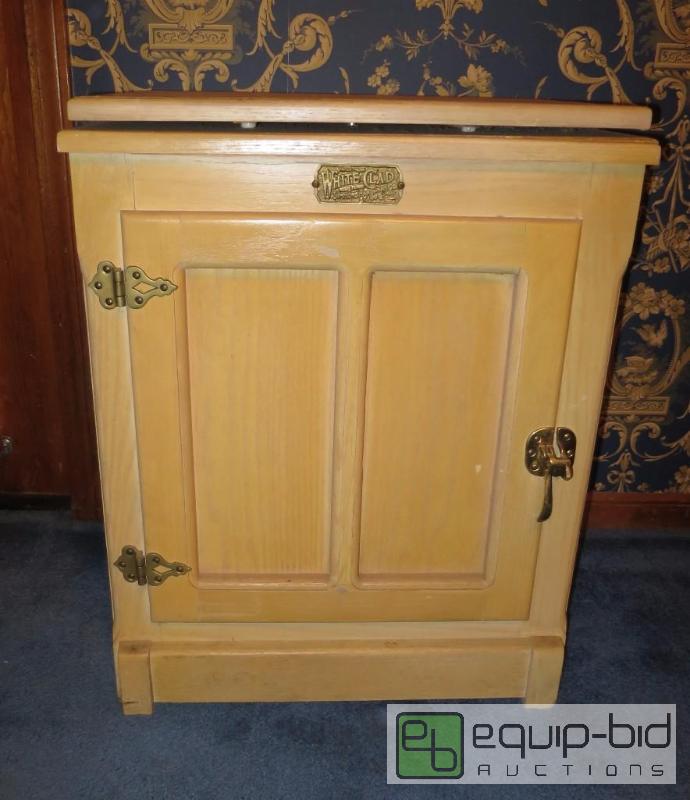 lot 34 image: Vintage White Clad Simmons Hardware Co. Oak Icebox Endtable