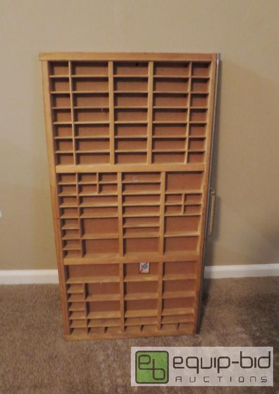 lot 49 image: Large Wooden Printers Tray
