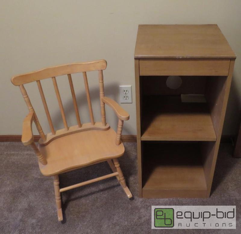 lot 50 image: Childs Rocker and Shelf