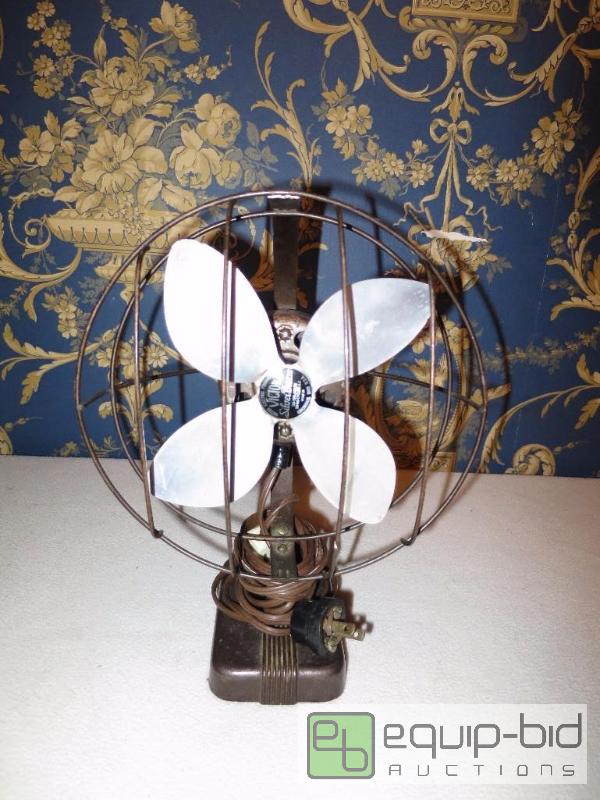 lot 81 image: Vintage Fan