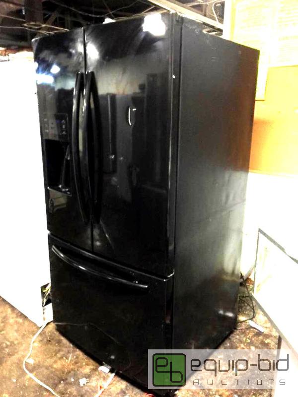 lot 1032 image: SAMSUNG 25 cu.ft. French Door with External Water & Ice Dispenser (Black)