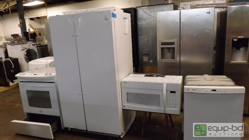 lot 105 image: KITCHEN 4 PIECE APPLIANCE SET