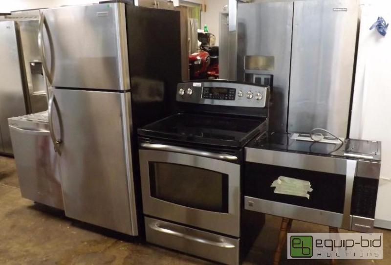 lot 182 image: STAINLESS 4 PICE KITCHEN APPLIANCE SUITE