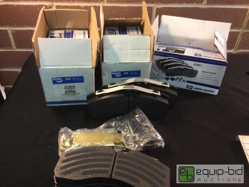 lot 1019 image: Bendix&nbspBrake Pad Kits  Quantity 4 sets ...
