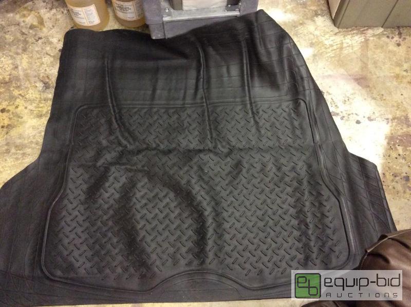 lot 1022 image: Universal Set of Floor Mats  Quantity 1 Larg...