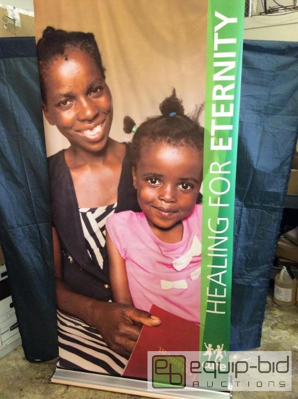 lot 1078 image: Portable Banner Display Base, Frame &amp Car...