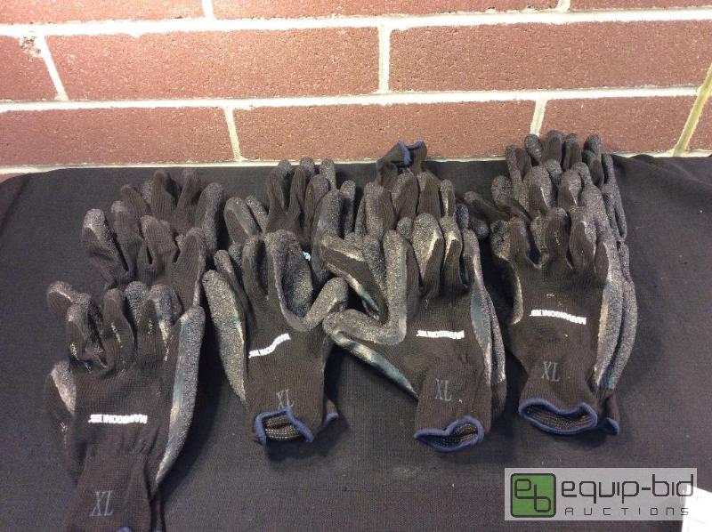 lot 1127 image: Marangoni&nbspX-Large Gloves  Quantity 11 p...