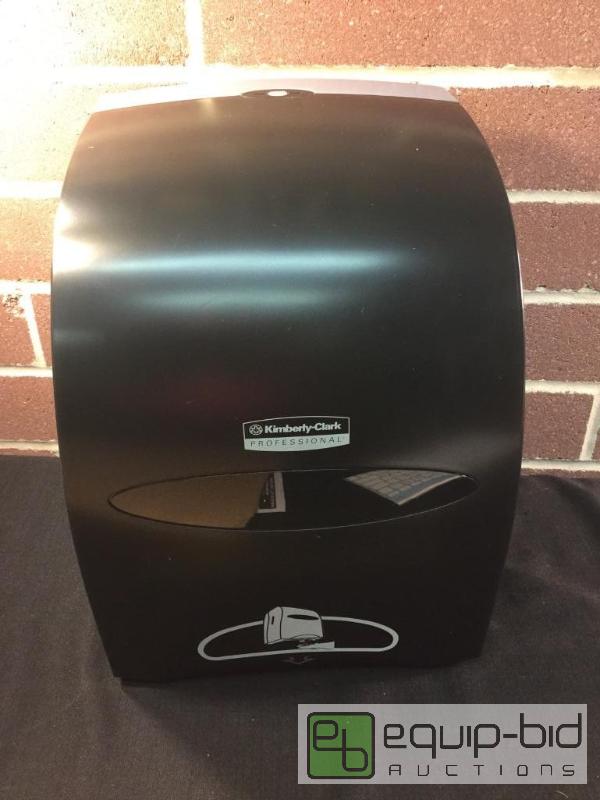 lot 1133 image: Automatic paper Towel Dispenser  Condition N...