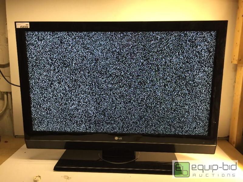 lot 3001 image: 42 LG HDTV  (42LC7D)