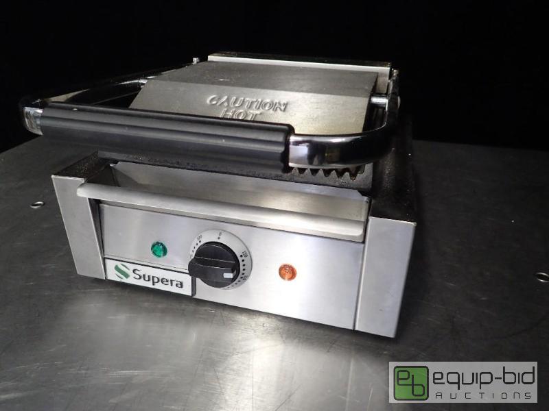 lot 9421 image: Supera (SGL1-1) - 12 Grooved Two-Sided Sandwich Grill