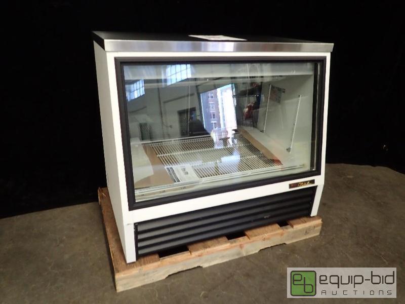 lot 9431 image: True (TSID-48-2-L) - 49 Low-Height Single-Duty Deli Case