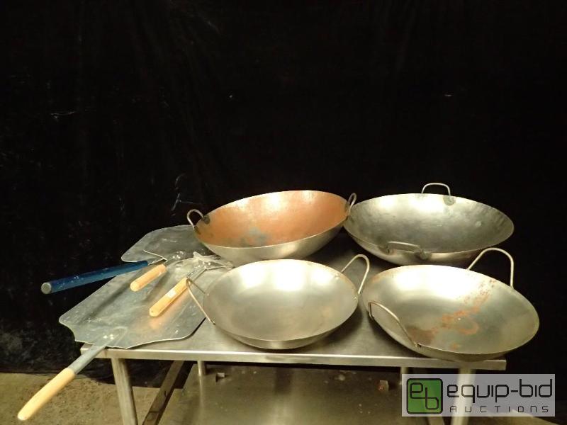 lot 9490 image: Lot of Pizza Peels and Cantonese Woks